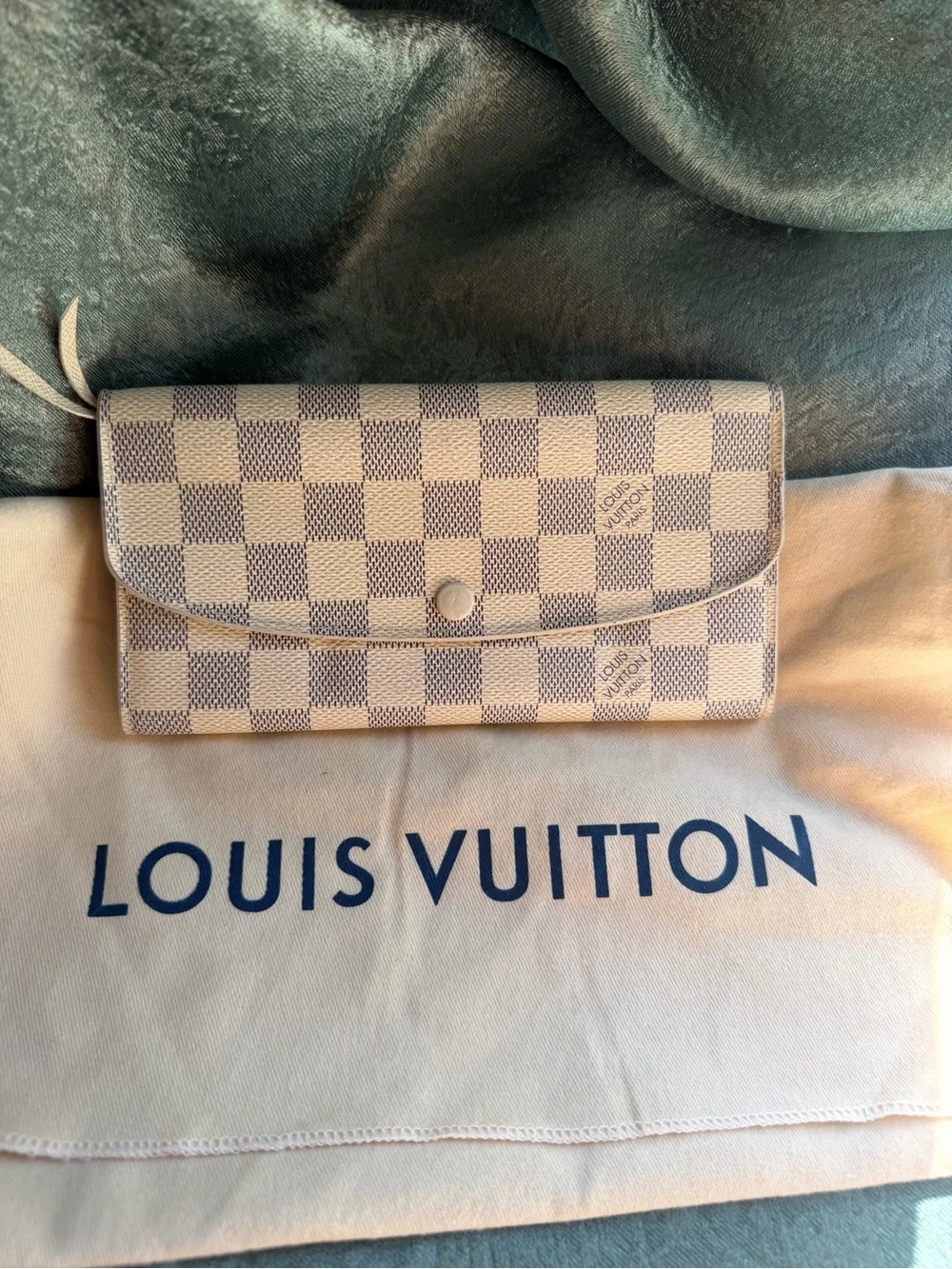 Louis Vuitton Azur Wallet (price is firm)